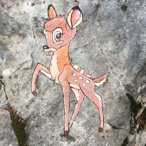Bambi, peinture sur rochers