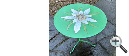 Table de jardin fleurie