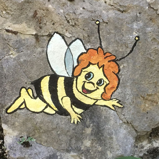Maya l'abeille, peinture sur rochers