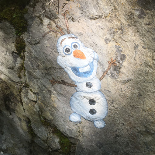 Olaf, peinture sur rochers