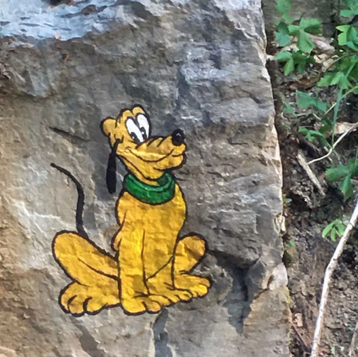 Pluto, peinture sur rochers