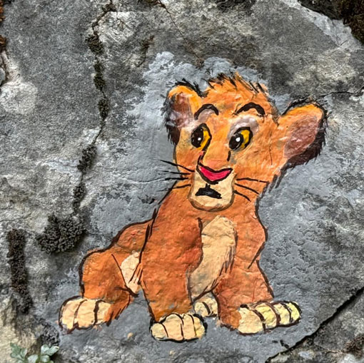 Simba - Le roi Lion, peinture sur rochers