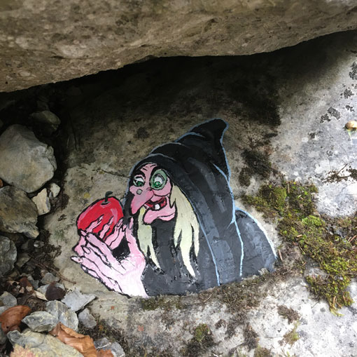 La Reine-sorcière, peinture sur rochers