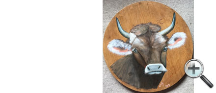 Tête de vache sur bois