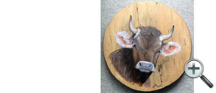 Tête de vache sur bois