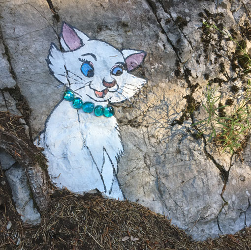 Marie des Aristochats, peinture sur rochers