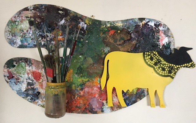 Palette avec vache jaune